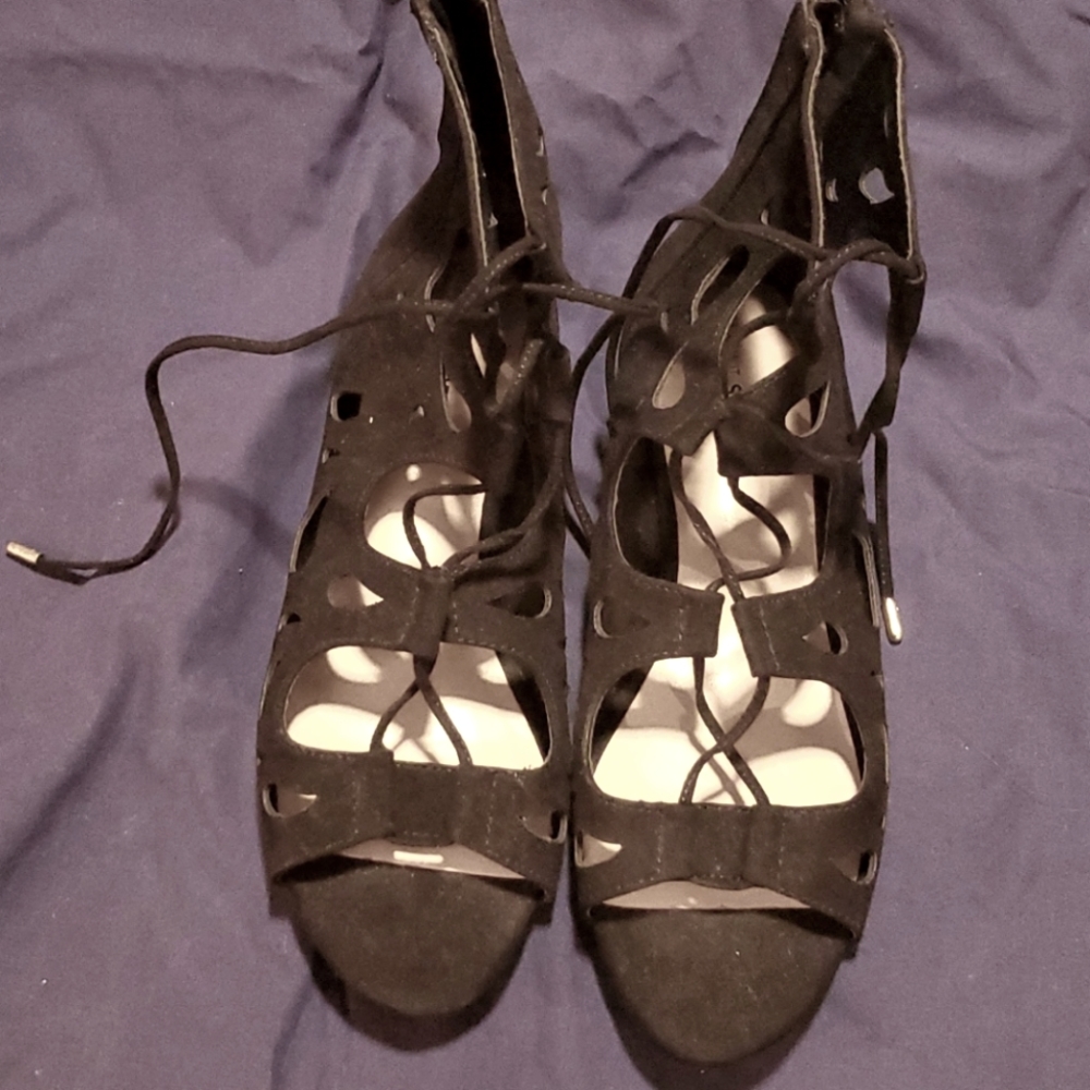 Flat/gladiator sandals